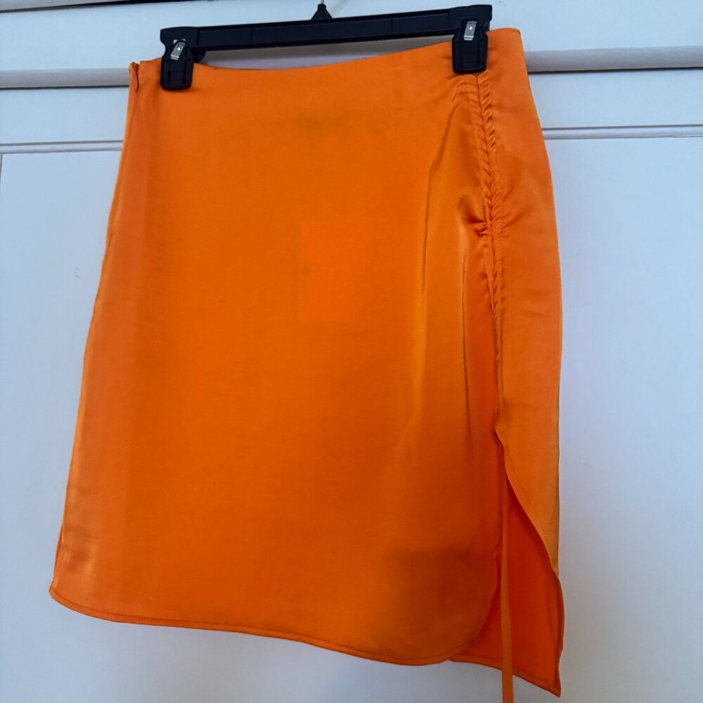 SOMETHING NEW: Vero Moda Satin High-Waisted Skirt – Size S